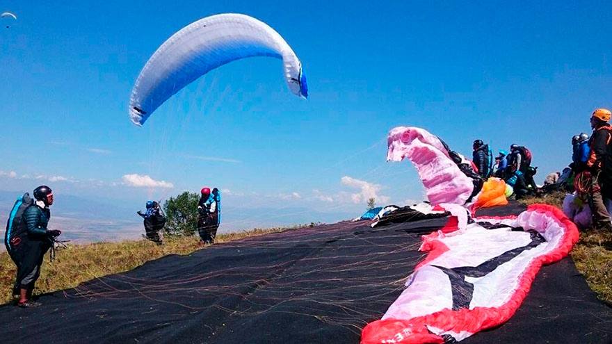Томичи победили на международном чемпионате по парапланерному спорту