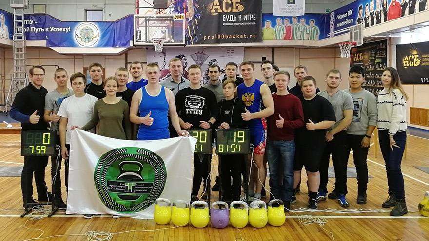 «Русский рывок», или о том, что 16 гиревиков преодолели новогодний марафон