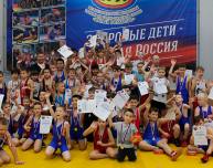 Юные «греко-римляне» разыграли призы Деда Мороза