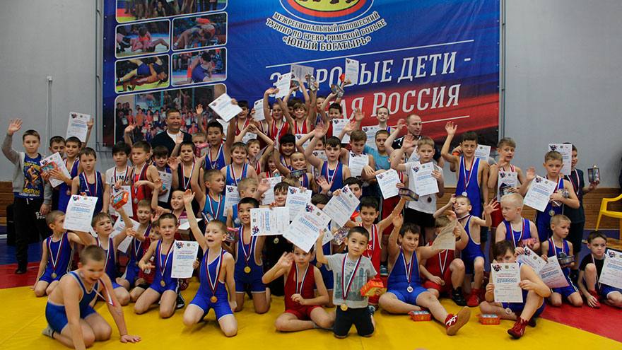 Юные «греко-римляне» разыграли призы Деда Мороза