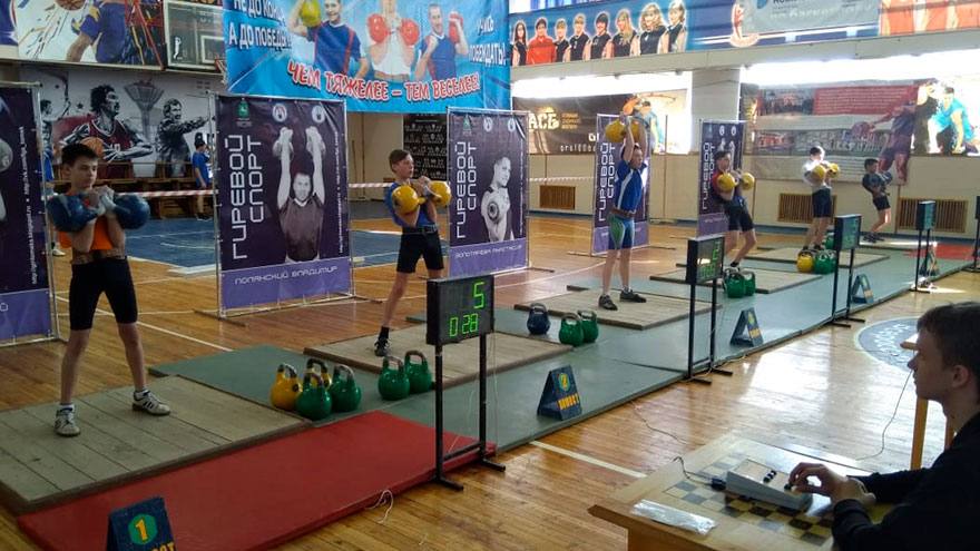 Гиревики разыграли медали региональной спартакиады школьников