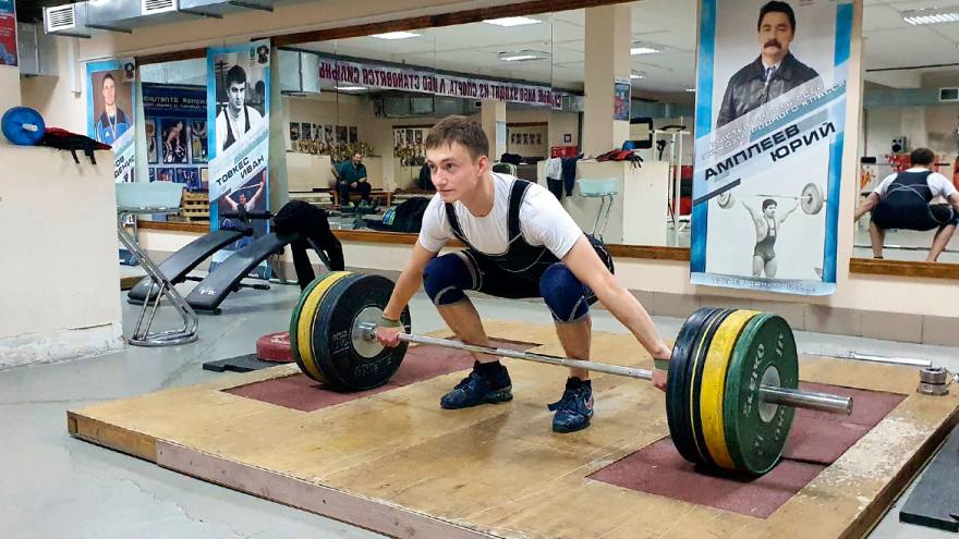 Непростой и успешный сезон штангиста Александра Егорова. Репортаж SportUs.Рro