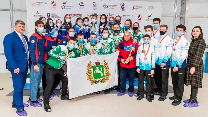 Томичи отличились на чемпионате Сибири по керлингу
