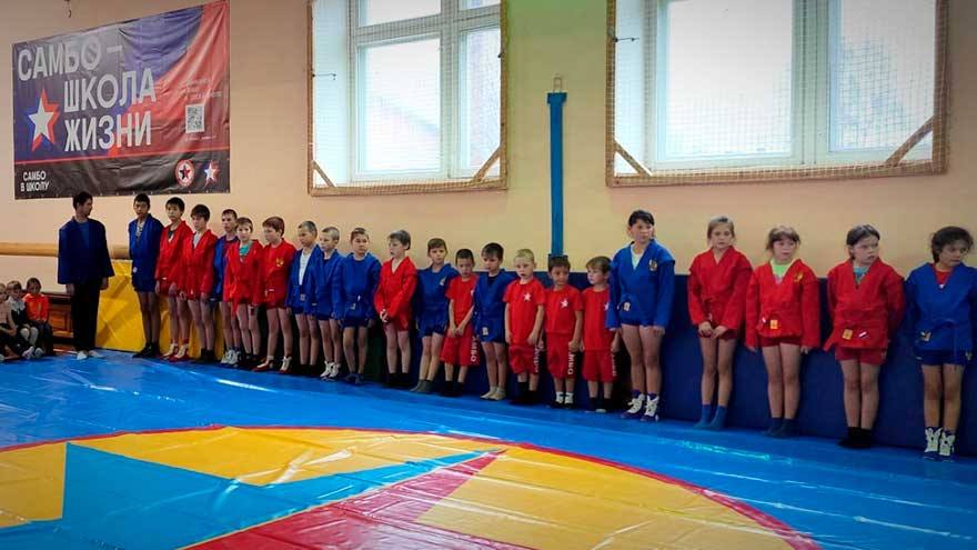 Спортзал для занятий самбо оборудован в школе Тегульдетского района