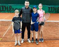 Юные теннисисты готовятся к первенству Сибири. Репортаж SportUs.Рro с кортов клуба «Чемпион»