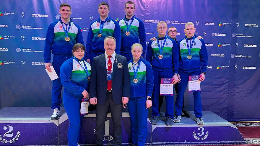 Гиревики завоевали 11 медалей на чемпионате федеральных округов