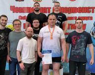 Пауэрлифтеры отличились на чемпионате и первенстве СФО