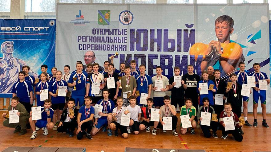 Юные сибирские гиревики сразились в Шегарском районе