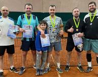 Теннисисты сыграли очередную серию на кортах «Чемпиона»