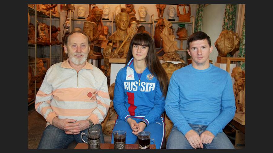 Чемпионка мира среди юниорок по самбо Валерия Анисимова и тренер Денис Вышегородцев